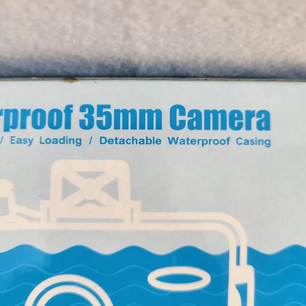 U2 SUBMARINE VINTAGE 35MM WATERPROOF CAMERA BUILT IN FLASH